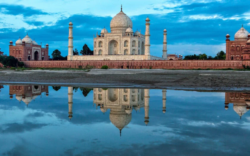 Home mahal mausoleum on the south bank of the yamuna river in the indian city of agra